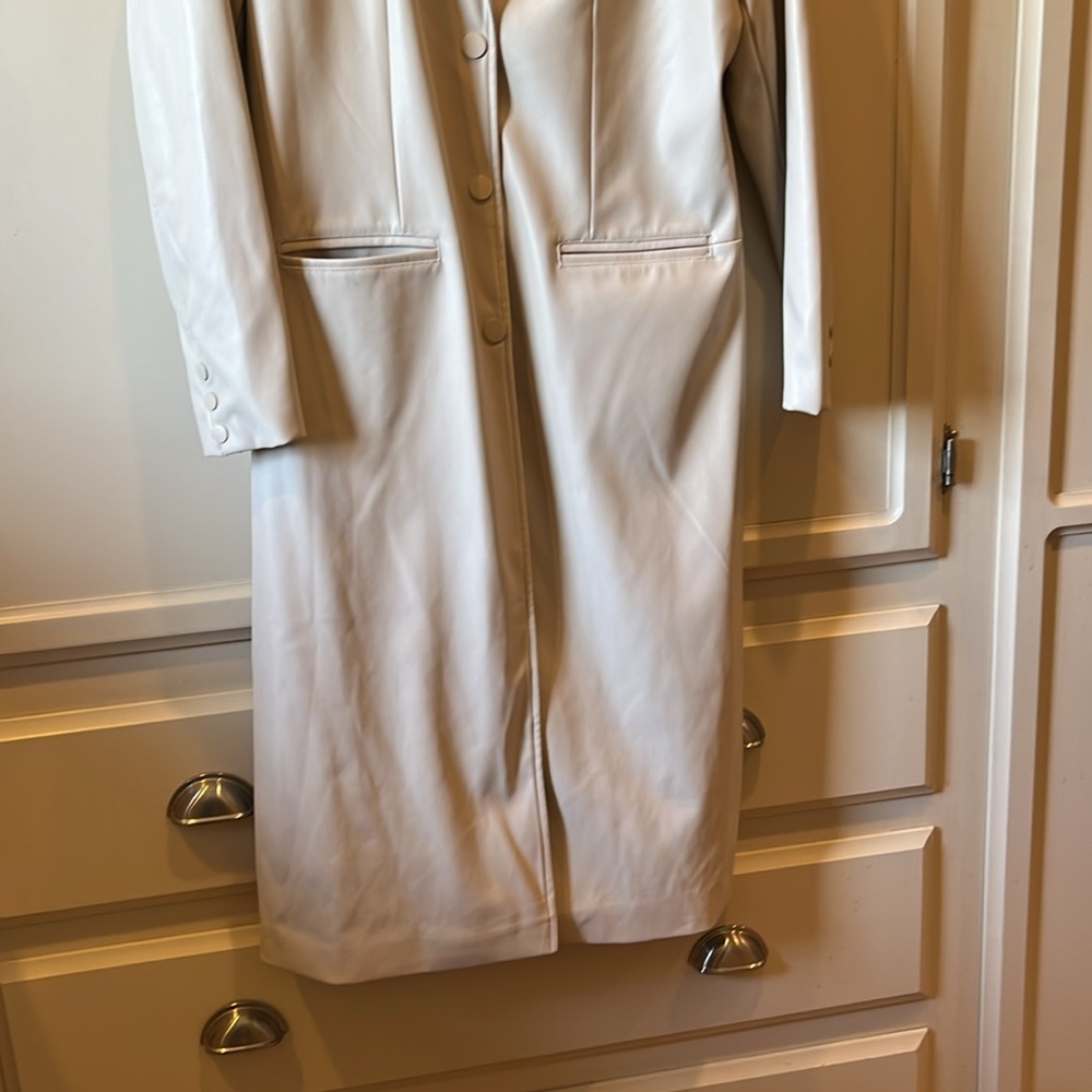 Bailey 44 Faux leather Beige / Cream Coat size LG. Only worn once. - Picture 2 of 11